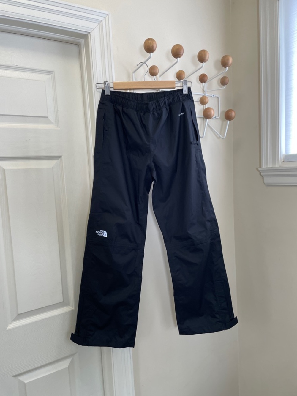 The North Face - Outdoor Straight Legged Slush Pants - Black - Youth Large